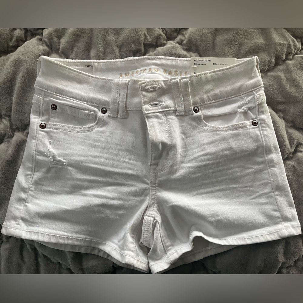 American Eagle, white jean shorts. Sz 4